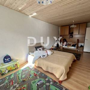 ZADAR, DEBELJAK - Prostrana kuća s pomoćnim objektom/apartmanom