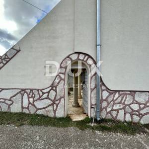 ZADAR, DEBELJAK - Prostrana kuća s pomoćnim objektom/apartmanom
