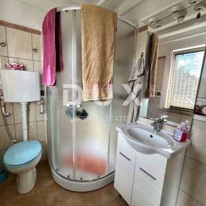 ZADAR, DEBELJAK - Prostrana kuća s pomoćnim objektom/apartmanom