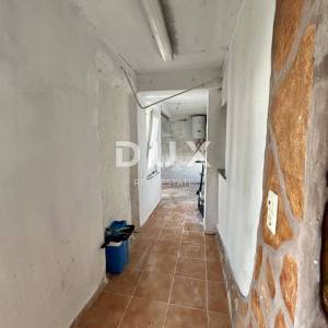 ZADAR, DEBELJAK - Prostrana kuća s pomoćnim objektom/apartmanom
