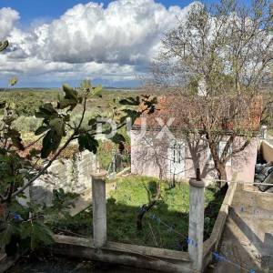 ZADAR, DEBELJAK - Prostrana kuća s pomoćnim objektom/apartmanom