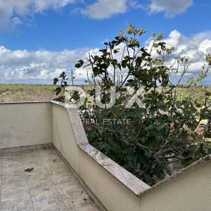 ZADAR, DEBELJAK - Prostrana kuća s pomoćnim objektom/apartmanom