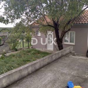 ZADAR, DEBELJAK - Prostrana kuća s pomoćnim objektom/apartmanom