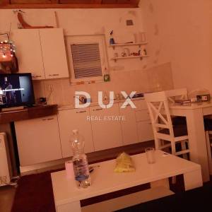 ZADAR, DEBELJAK - Prostrana kuća s pomoćnim objektom/apartmanom