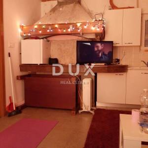ZADAR, DEBELJAK - Prostrana kuća s pomoćnim objektom/apartmanom