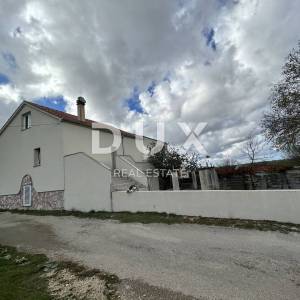 ZADAR, DEBELJAK - Prostrana kuća s pomoćnim objektom/apartmanom