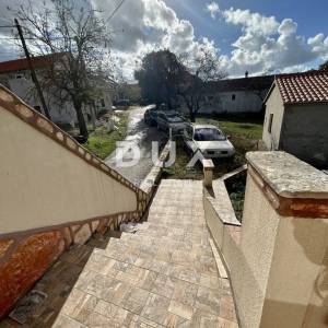 ZADAR, DEBELJAK - Prostrana kuća s pomoćnim objektom/apartmanom
