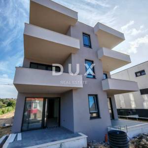 ZADAR, DIKLO - Vrhunski penthouse s pogledom na more samo 50 metara od plaže! S8