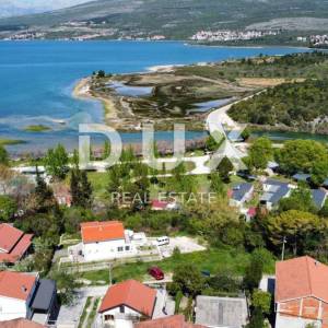 ZADAR, DONJI KARIN - Kuća s tri stana 150 m od mora