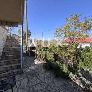 ZADAR, DONJI KARIN - Kuća s tri stana 150 m od mora