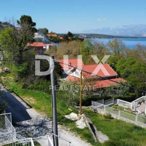 ZADAR, DONJI KARIN - Kuća s tri stana 150 m od mora