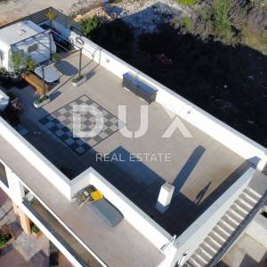 ZADAR, DRAGE - Prekrasna apartmanska vila s bazenom