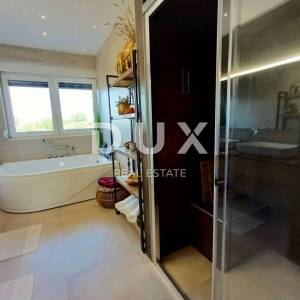ZADAR, DRAGE - Prekrasna apartmanska vila s bazenom