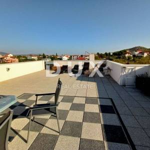 ZADAR, DRAGE - Prekrasna apartmanska vila s bazenom
