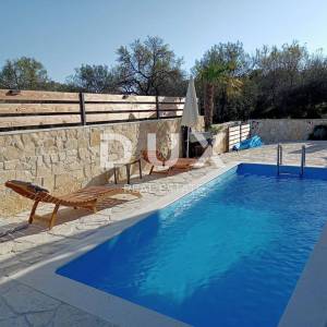 ZADAR, DRAGE - Prekrasna apartmanska vila s bazenom