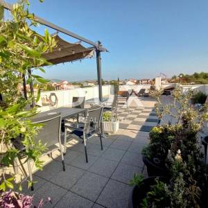 ZADAR, DRAGE - Prekrasna apartmanska vila s bazenom