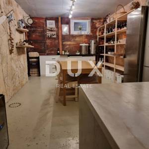 ZADAR, DRAGE - Prekrasna apartmanska vila s bazenom