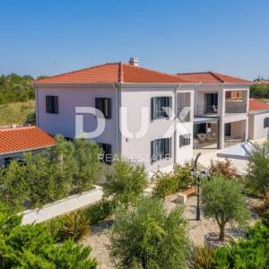ZADAR, GORICA - Prekrasna luksuzna vila s grijanim bazenom