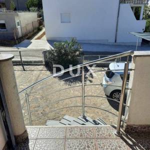 ZADAR, GORNJI KARIN - Katnica s tri apartmana u blizini mora