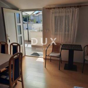 ZADAR, GORNJI KARIN - Katnica s tri apartmana u blizini mora
