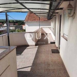 ZADAR, GORNJI KARIN - Katnica s tri apartmana u blizini mora