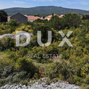 ZADAR, IST - Građevinsko zemljište za vikendicu/vilu/apartmane, 100 metara od mora