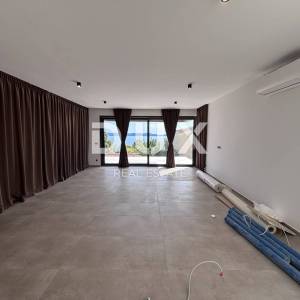 ZADAR, KOŽINO - Luksuzan stan 100 metara od plaže, s grijanim bazenom i pogledom na more! 4 spavaće! S1