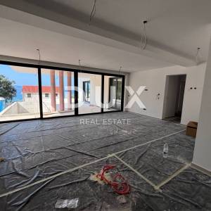 ZADAR, KOŽINO - Luksuzan stan s bazenom u urbanoj vili AS1