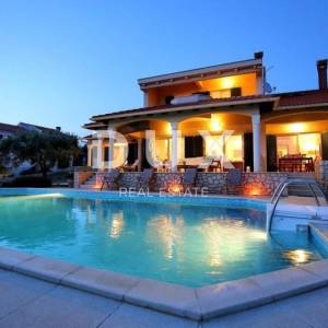 ZADAR, KOŽINO - Luksuzna vila s bazenom u blizini mora
