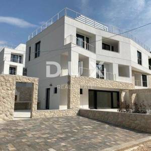 ZADAR, KOŽINO - Luksuzni dvoetažni apartman na vrhunskoj lokaciji