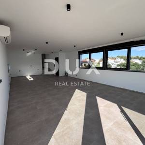 ZADAR, KOŽINO - Neponovljivi penthouse 100 metara od plaže sa spektakularnim pogledom na more i grijanim bazenom na krovnoj ter...