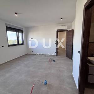ZADAR, KOŽINO - Neponovljivi penthouse 100 metara od plaže sa spektakularnim pogledom na more i grijanim bazenom na krovnoj ter...