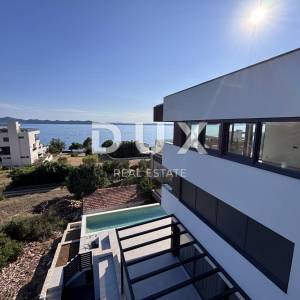 ZADAR, KOŽINO - Neponovljivi penthouse 100 metara od plaže sa spektakularnim pogledom na more i grijanim bazenom na krovnoj ter...