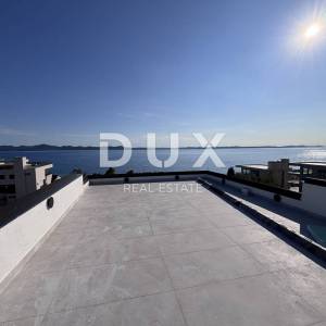 ZADAR, KOŽINO - Neponovljivi penthouse 100 metara od plaže sa spektakularnim pogledom na more i grijanim bazenom na krovnoj ter...