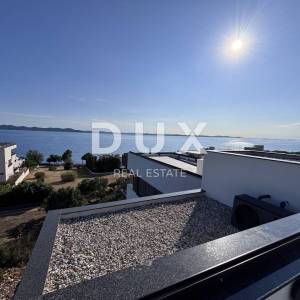 ZADAR, KOŽINO - Neponovljivi penthouse 100 metara od plaže sa spektakularnim pogledom na more i grijanim bazenom na krovnoj ter...