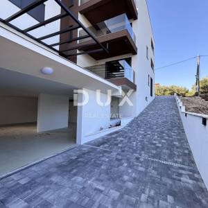 ZADAR, KOŽINO - Neponovljivi penthouse 100 metara od plaže sa spektakularnim pogledom na more i grijanim bazenom na krovnoj ter...