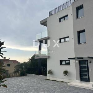 ZADAR, KOŽINO - Stan s vrtom i bazenom