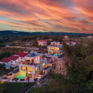 ZADAR, LJUBAČ - Luksuzna vila 1. red do mora