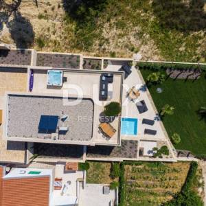 ZADAR, LJUBAČ - Luksuzna vila 1. red do mora