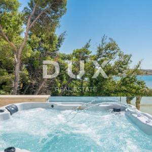 ZADAR, LJUBAČ - Luksuzna vila 1. red do mora