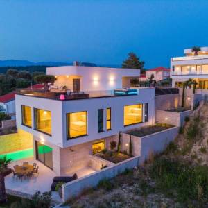 ZADAR, LJUBAČ - Luksuzna vila 1. red do mora