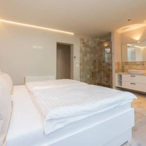 ZADAR, LJUBAČ - Luksuzna vila 1. red do mora