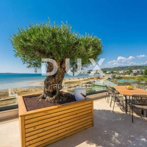 ZADAR, LJUBAČ - Luksuzna vila 1. red do mora
