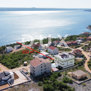 ZADAR, MASLENICA - Ekskluzivan stan s privatnim bazenom samo 200 metara od mora! Novogradnja! S2