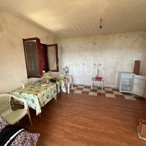 Zadar, Maslenica, samostojeća kuća s okućnicom, blizina mora