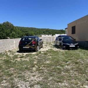 Zadar, Maslenica, samostojeća kuća s okućnicom, blizina mora