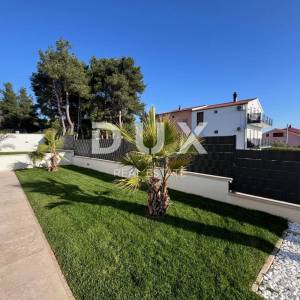 ZADAR - Moderna luksuzna vila s bazenom