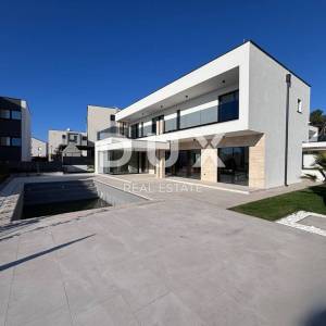 ZADAR - Moderna luksuzna vila s bazenom