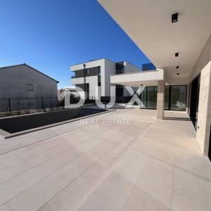 ZADAR - Moderna luksuzna vila s bazenom
