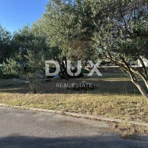ZADAR, MURVICA - Kuća na građevinskom zemljištu 1680m² - Top lokacija!